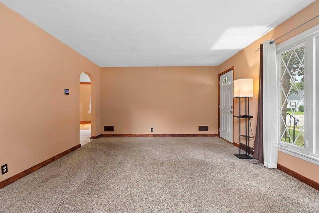 1030 HICKORY HILL DRIVE, Green Bay, WI 54304