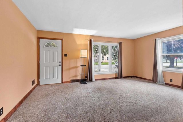 1030 HICKORY HILL DRIVE, Green Bay, WI 54304