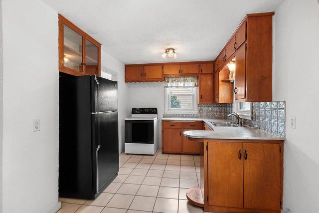 1030 HICKORY HILL DRIVE, Green Bay, WI 54304