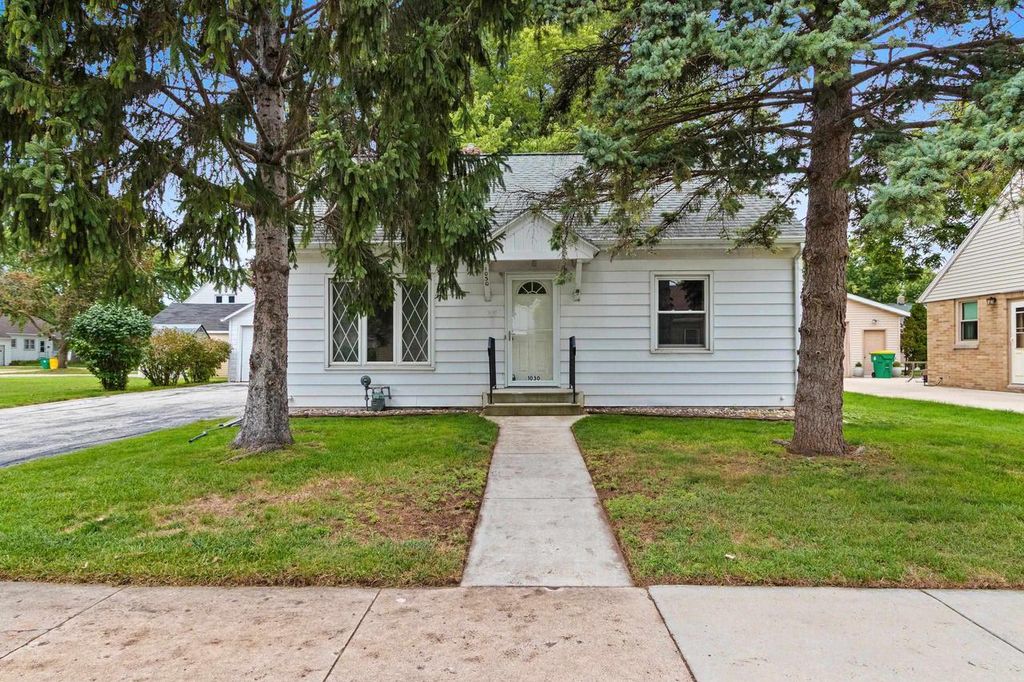 1030 HICKORY HILL DRIVE, Green Bay, WI 54304