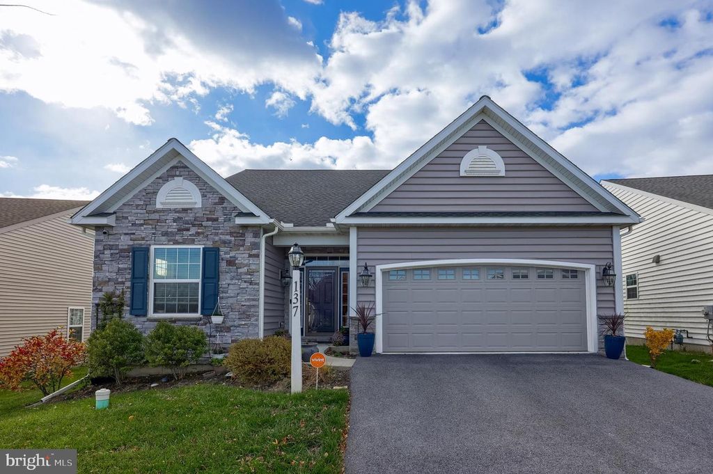 137 GOLDENFIELD DR, Lancaster, PA 17603
