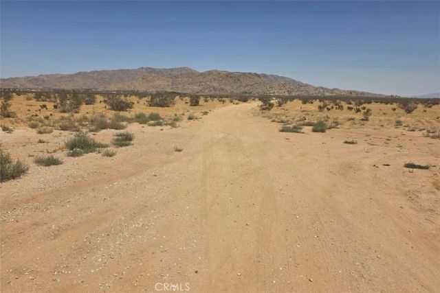 29 Little Beaver, Apple Valley, CA 92307