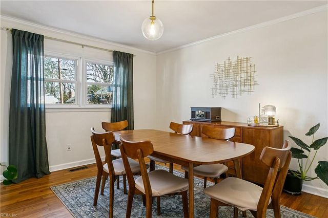 12 Wilson CIR, Newport News, VA 23606