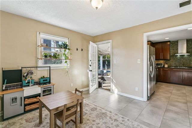 12 Wilson CIR, Newport News, VA 23606