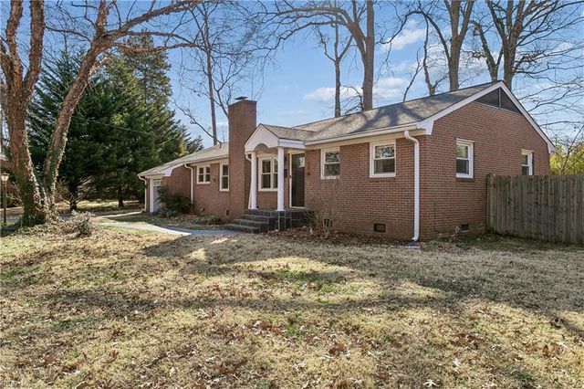 12 Wilson CIR, Newport News, VA 23606