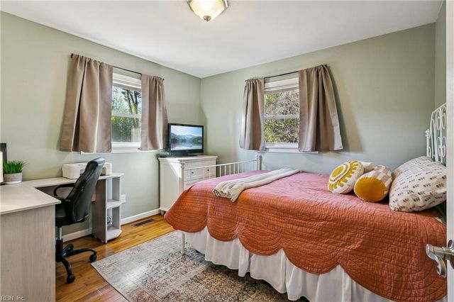 12 Wilson CIR, Newport News, VA 23606