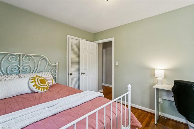 12 Wilson CIR, Newport News, VA 23606