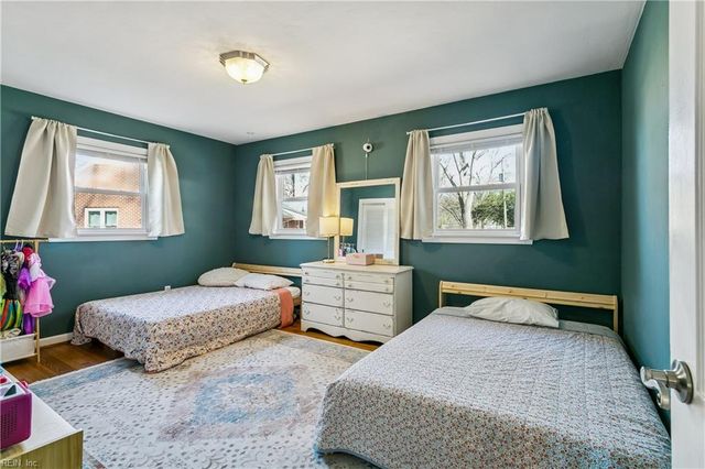 12 Wilson CIR, Newport News, VA 23606