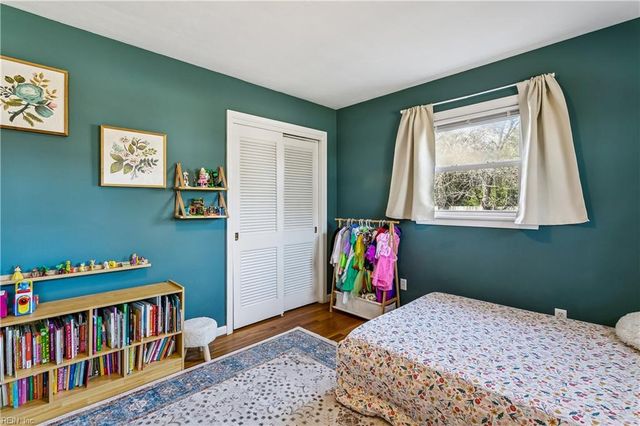 12 Wilson CIR, Newport News, VA 23606