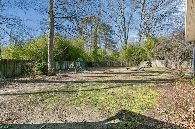 12 Wilson CIR, Newport News, VA 23606