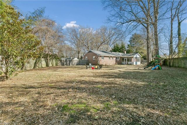 12 Wilson CIR, Newport News, VA 23606