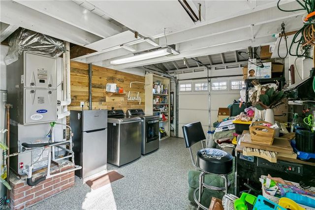 12 Wilson CIR, Newport News, VA 23606