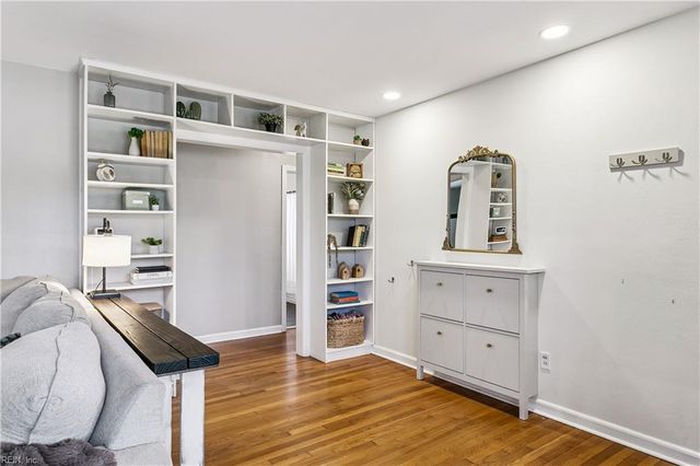 12 Wilson CIR, Newport News, VA 23606