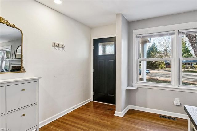 12 Wilson CIR, Newport News, VA 23606