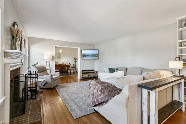 12 Wilson CIR, Newport News, VA 23606