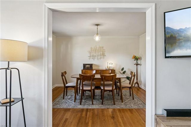 12 Wilson CIR, Newport News, VA 23606