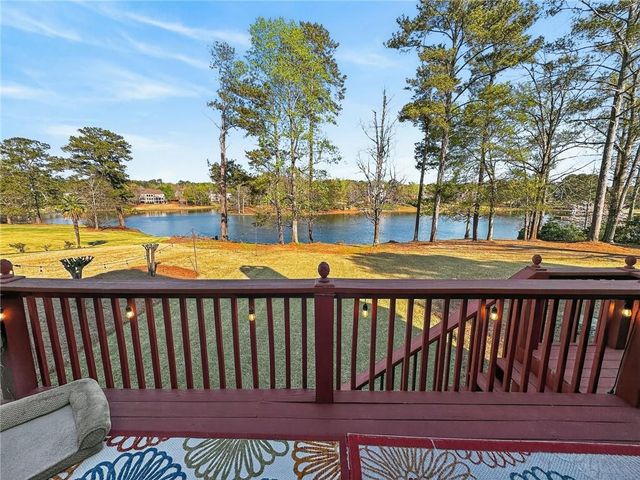 1009 Lyndhurst Way, Conyers, GA 30013