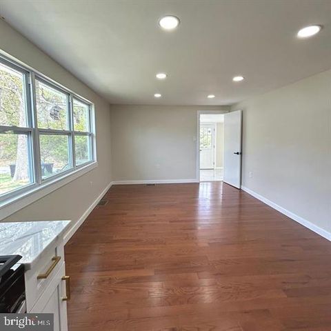 352 ROOSEVELT AVE, Lindenwold, NJ 08021