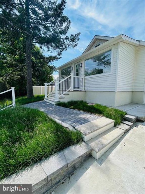 352 ROOSEVELT AVE, LINDENWOLD, NJ 08021 — photo 2