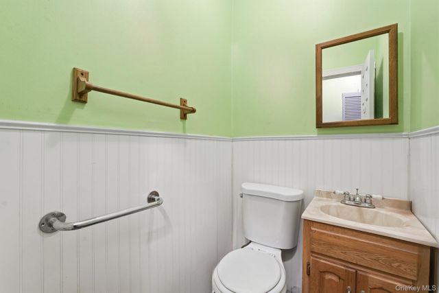 11 Val Court, Holbrook, NY 11741