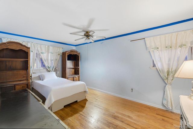 11 Val Court, Holbrook, NY 11741