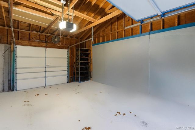 11 Val Court, Holbrook, NY 11741