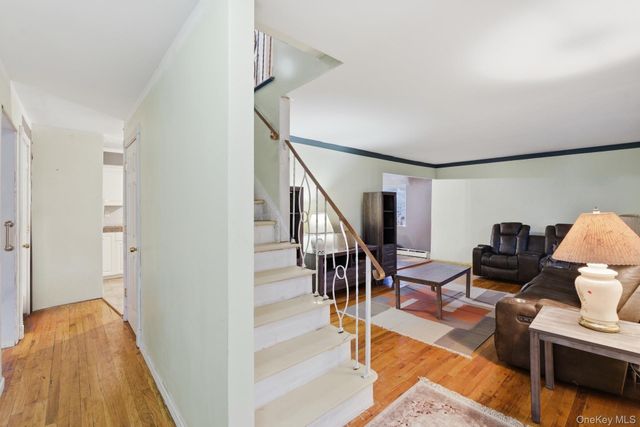 11 Val Court, Holbrook, NY 11741