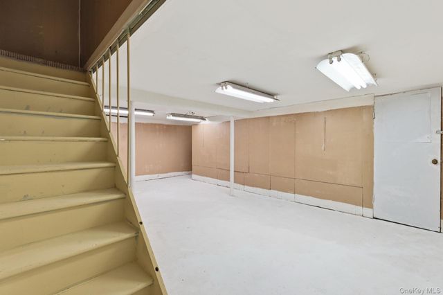 11 Val Court, Holbrook, NY 11741