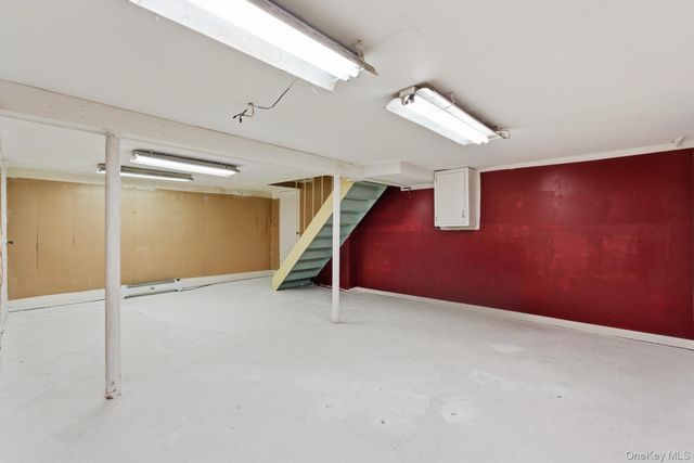 11 Val Court, Holbrook, NY 11741