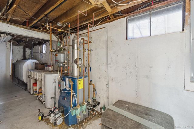 11 Val Court, Holbrook, NY 11741