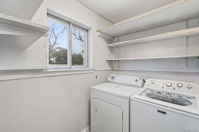 11 Val Court, Holbrook, NY 11741