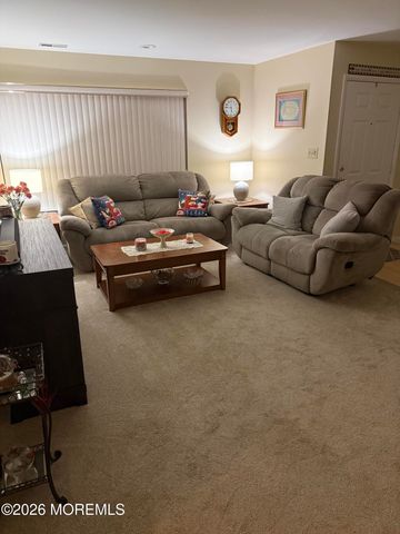 85 Sunnymede Street, Englishtown, NJ 07726