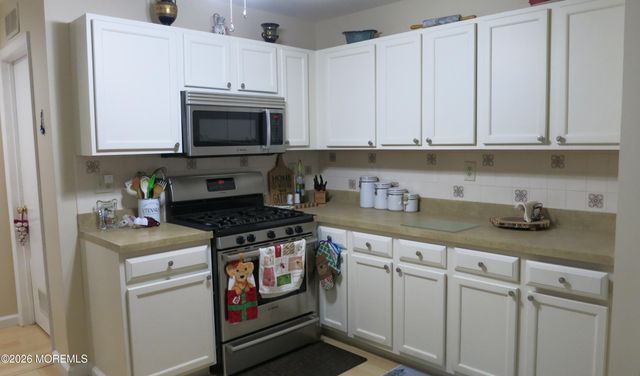 85 Sunnymede Street, Englishtown, NJ 07726