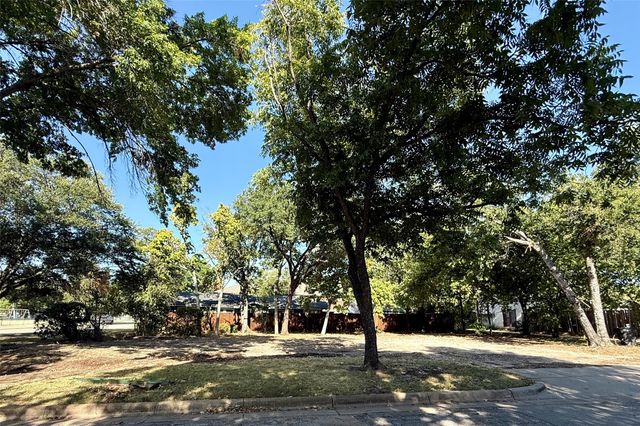 5100 Collinwood Avenue, Fort Worth, TX 76107