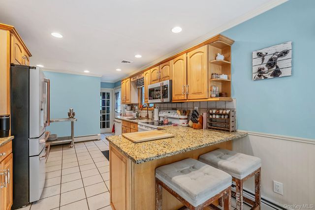 1010 Sipp Avenue, Medford, NY 11763
