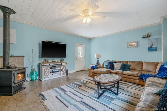 1010 Sipp Avenue, Medford, NY 11763