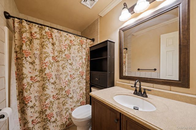 1010 Sipp Avenue, Medford, NY 11763