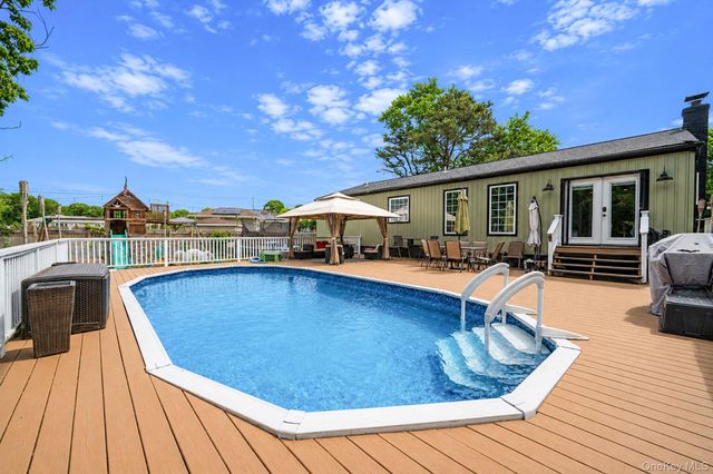 1010 Sipp Avenue, Medford, NY 11763