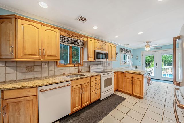 1010 Sipp Avenue, Medford, NY 11763