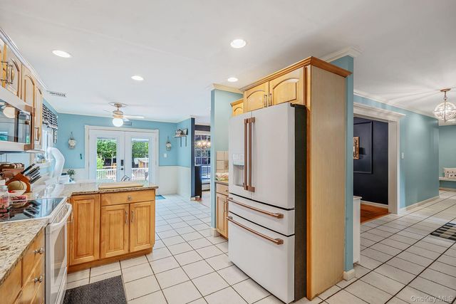 1010 Sipp Avenue, Medford, NY 11763