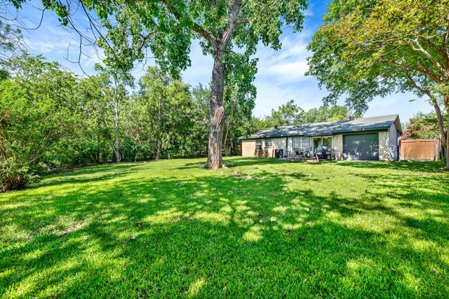 2322 Halifax Drive, Carrollton, TX 75006