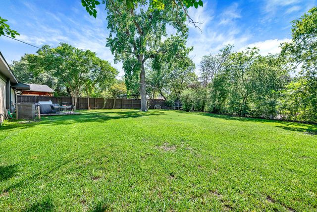 2322 Halifax Drive, Carrollton, TX 75006