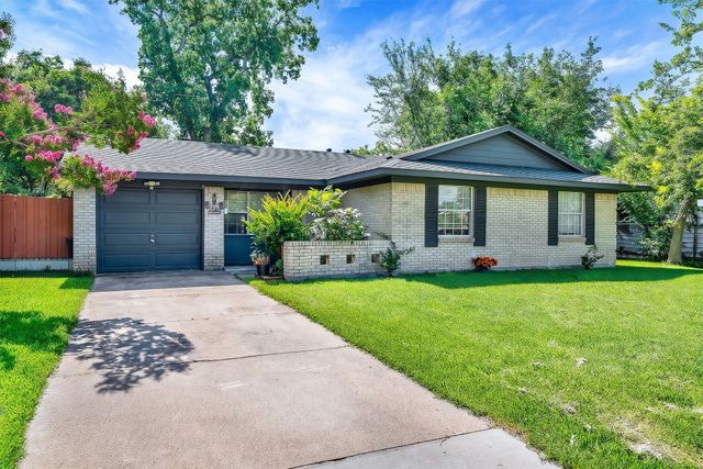 2322 Halifax Drive, Carrollton, TX 75006