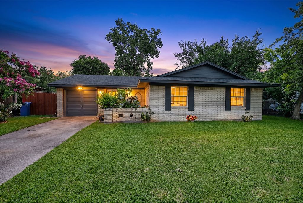 2322 Halifax Drive, Carrollton, TX 75006