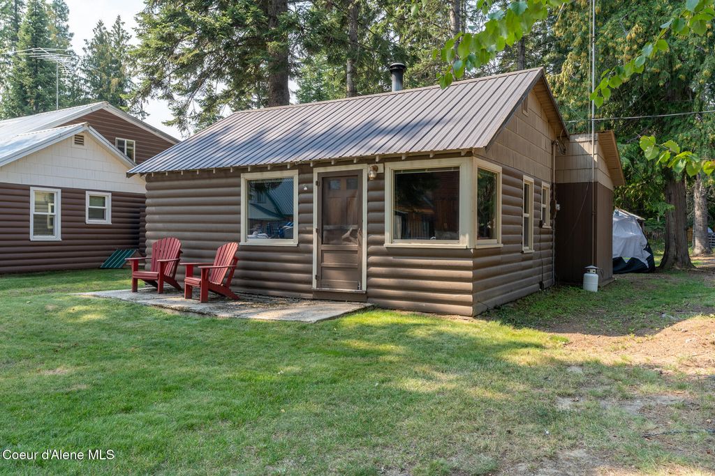 204 S Granite Bay Rd, Nordman, ID 83848