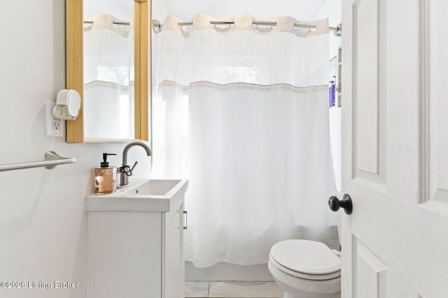 4211 Camp Ground Rd, Louisville, KY 40216