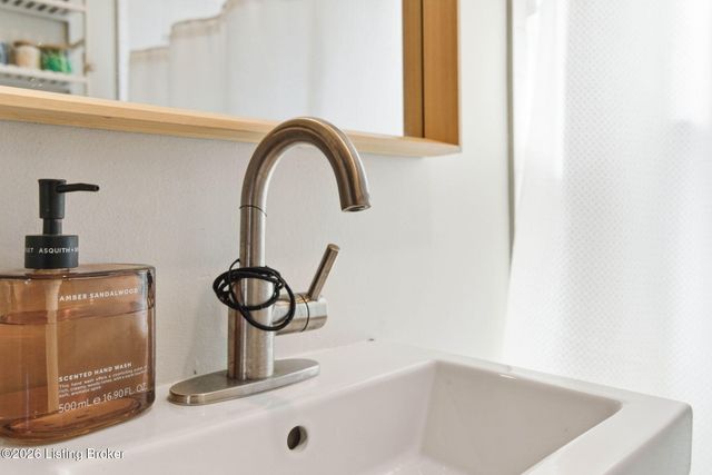 4211 Camp Ground Rd, Louisville, KY 40216