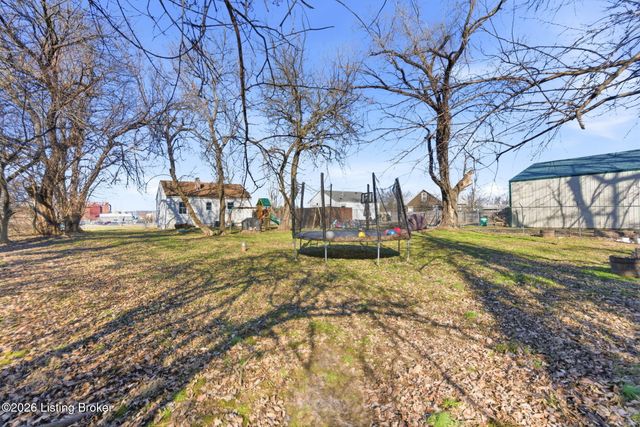 4211 Camp Ground Rd, Louisville, KY 40216