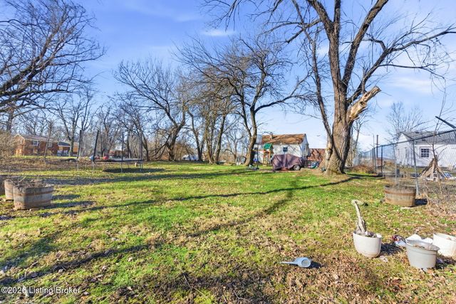 4211 Camp Ground Rd, Louisville, KY 40216