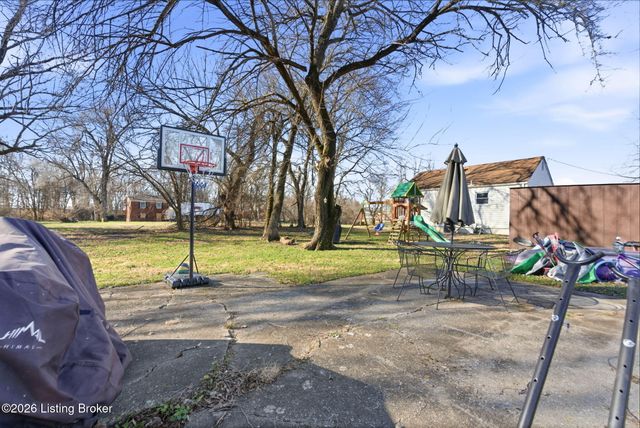 4211 Camp Ground Rd, Louisville, KY 40216